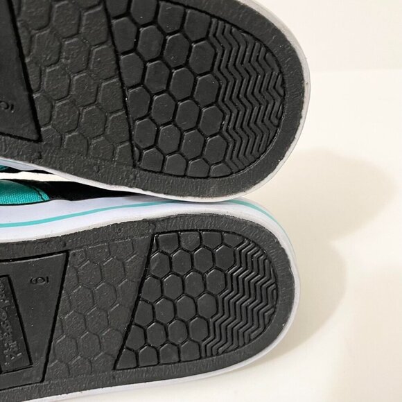 Disney Phineas ad Ferb Slip On Shoes Youth Boys Size 6 - Picture 13 of 14